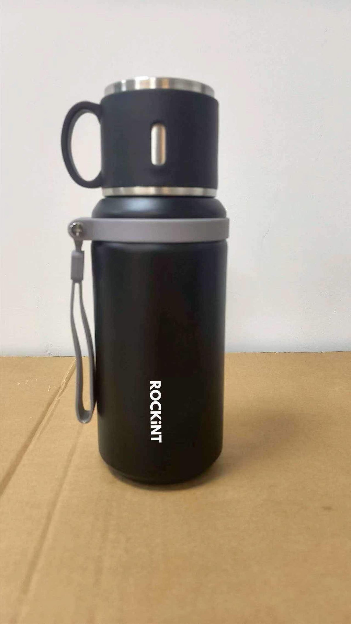 Stainless Steel 800ml Bottle with Drinker Cup, Black